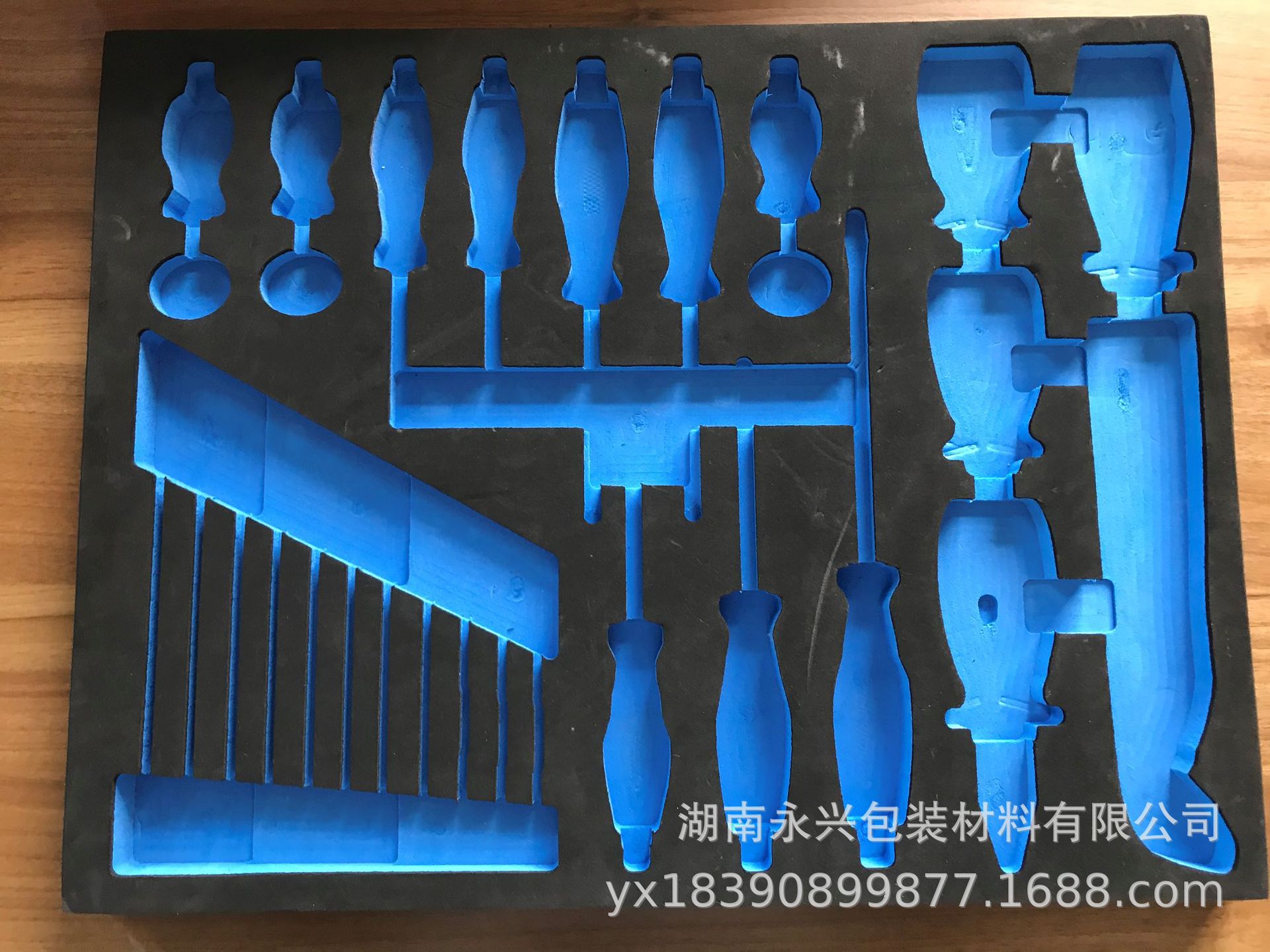 彩色EVA加覆绒工具箱内衬