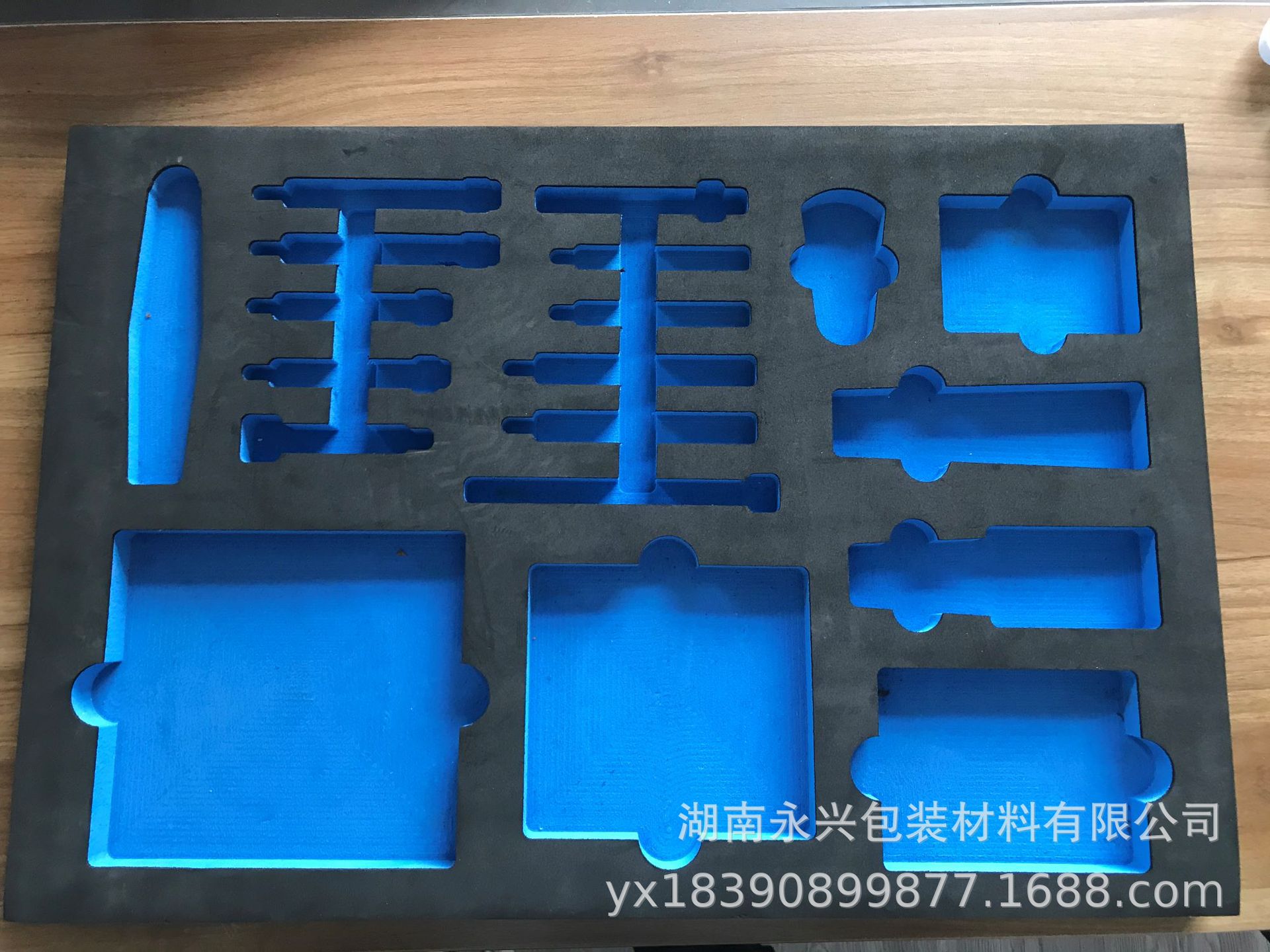 彩色EVA加覆绒工具箱内衬